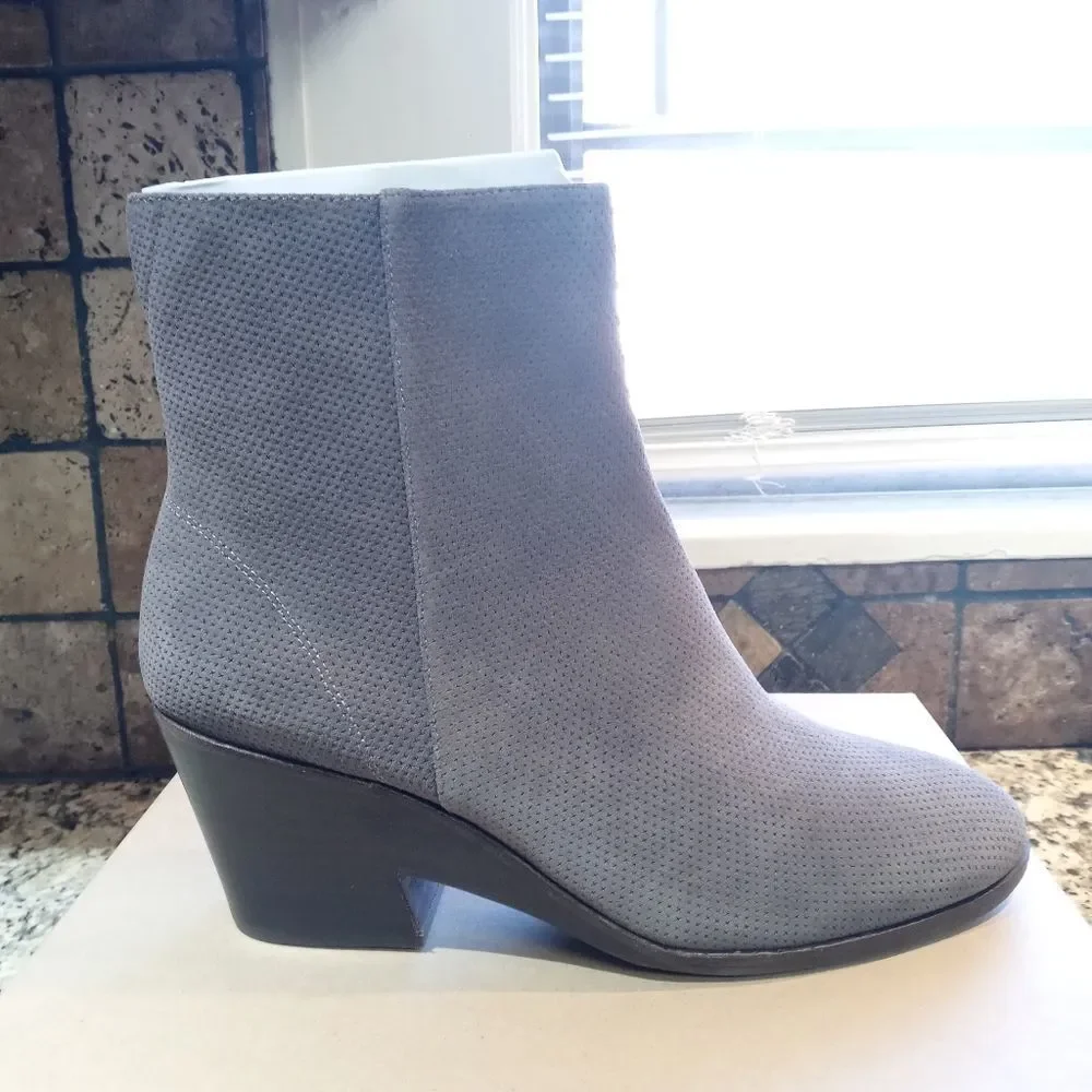 Gentle Souls by Kenneth Cole Sz. 11 Blaise Suede Ankle Wedge Boots
